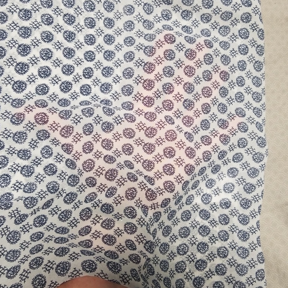 Sheer patterned blouse - Picture 3 of 7